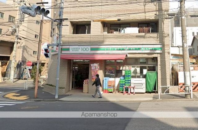 コンビニ　ローソンストア１００（コンビニ）まで82m