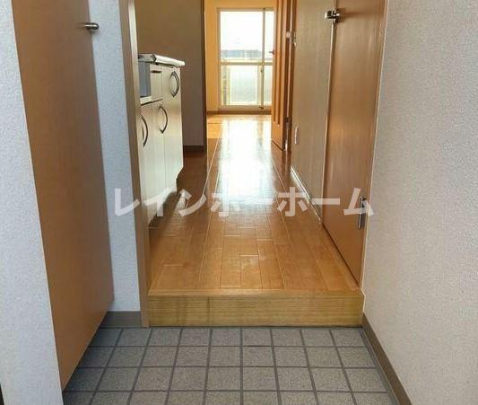 玄関　収納もある玄関です