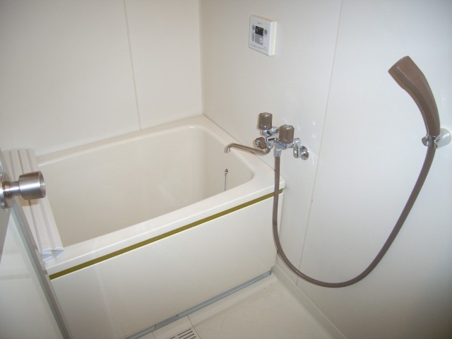 バス・シャワールーム　異なる号室の室内写真です