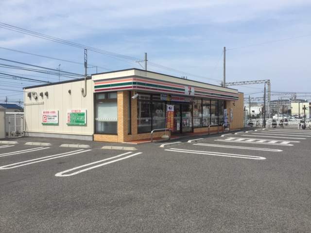 コンビニ　セブンイレブン（コンビニ）まで439m