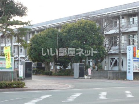 中学校　宇土市立鶴城中学校（中学校）まで578m