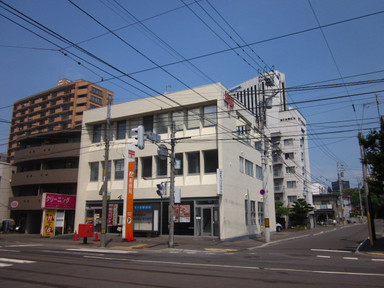 郵便局　札幌南十条郵便局（郵便局）まで255m