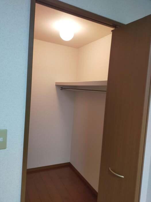 収納　ウォークインクローゼット