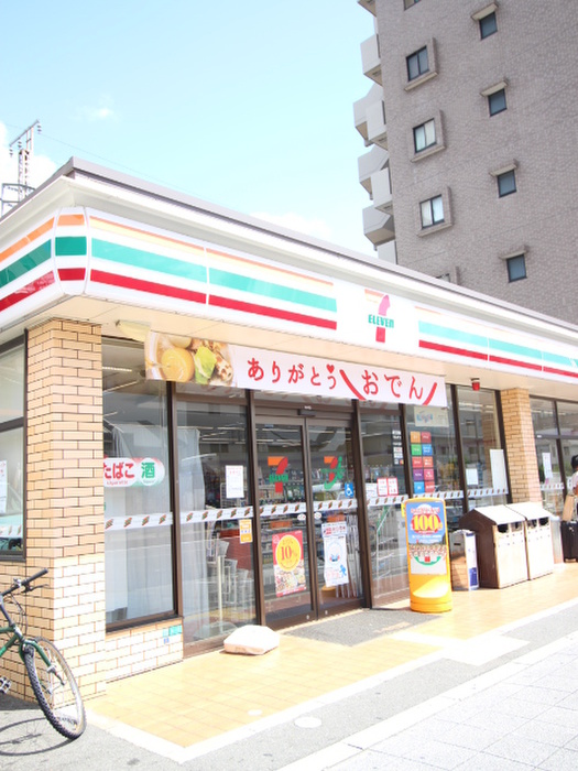コンビニ　セブンイレブン（コンビニ）まで351m