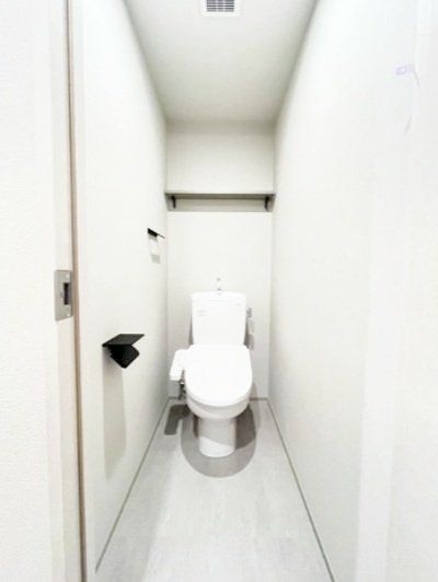 トイレ　新築ならではの真っさらな空間。水回りもキレイです。