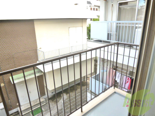バルコニー　東向きのベランダではお洗濯がよく乾きます