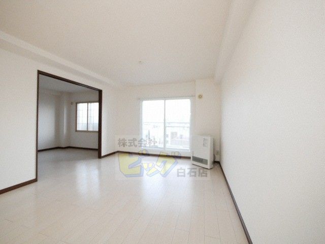 居室・リビング　日当たり良好で明るいお部屋です♪