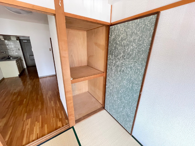 玄関　下駄箱付きの玄関です。