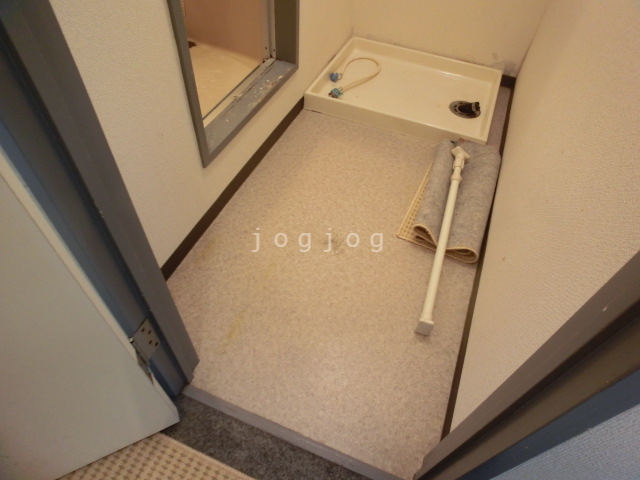 洗面設備　洗濯排水溝