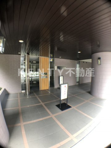 エントランス　清潔なエントランスです