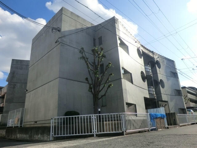 建物外観　敷地内バイク置き場あり！