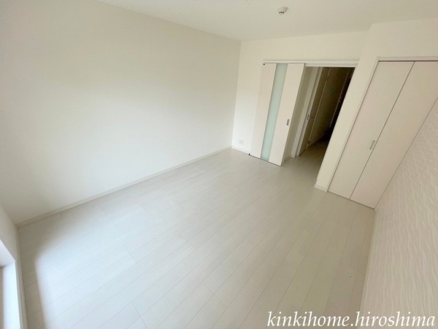 居室・リビング　写真は反転のお部屋です。
