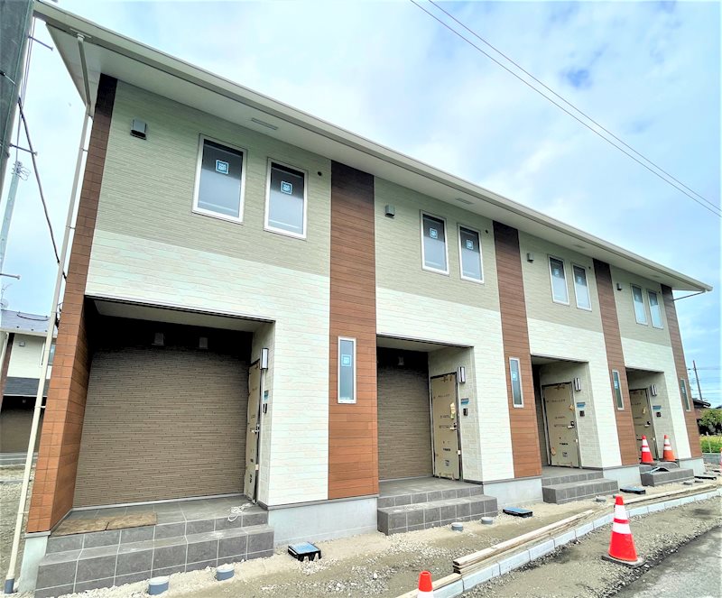 建物外観　1・2階併用メゾネットタイプの物件です。