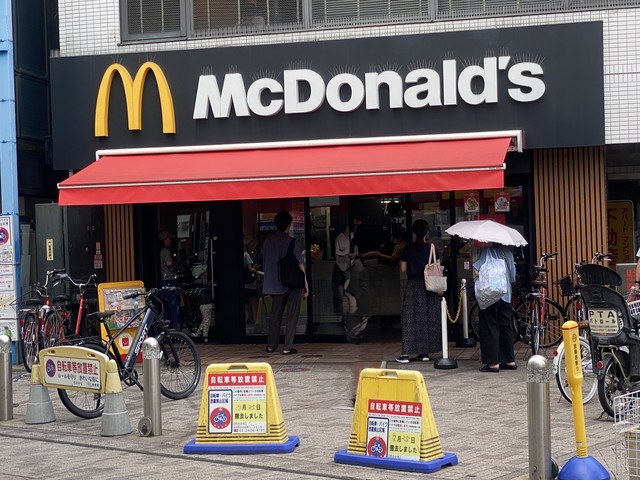 飲食店　マクドナルド千歳船橋駅前店（飲食店）まで410m