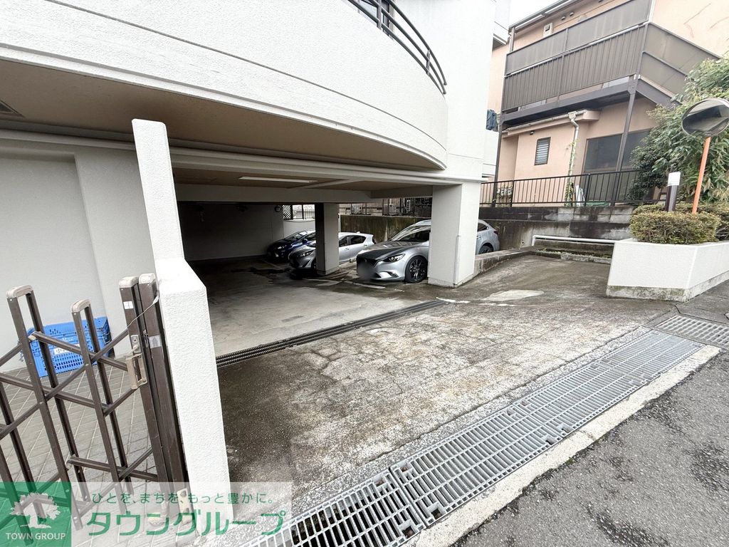 駐車場　エントランス
