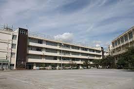 中学校　六郷中学校（中学校）まで850m