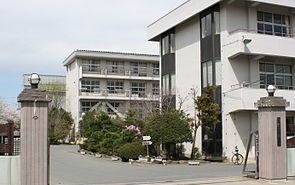 中学校　東松山市立松山中学校（中学校）まで1291m