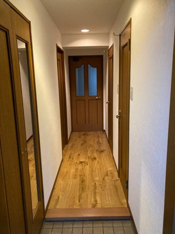 玄関　※同マンション別室の参考写真です