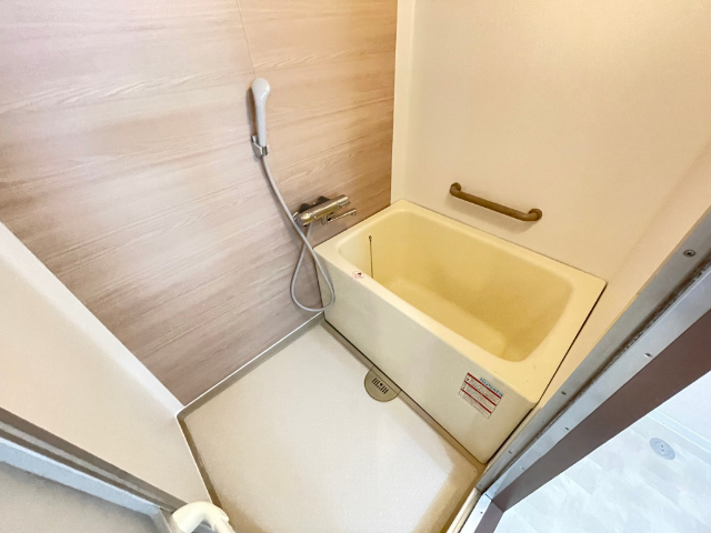 バス・シャワールーム　ゆったり入れるお風呂です