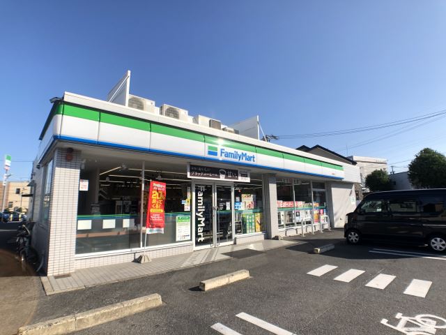 コンビニ　ファミリーマート（コンビニ）まで530m