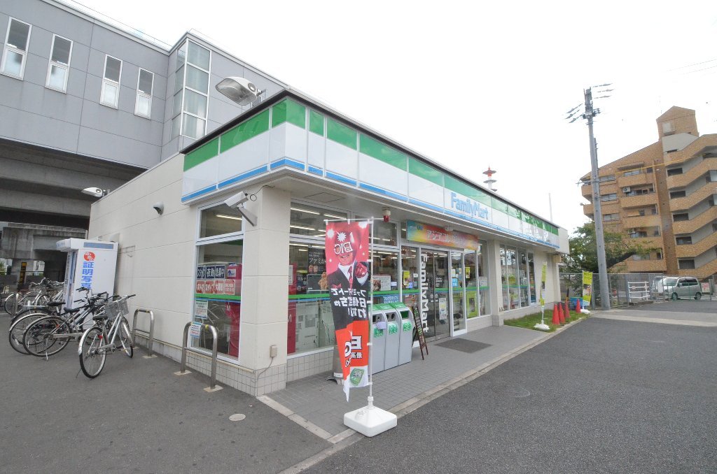 コンビニ　ファミリーマート 近鉄烏森駅前店（コンビニ）まで358m