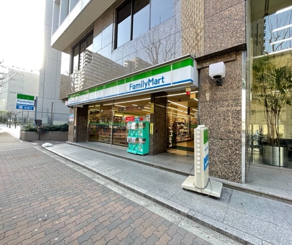 コンビニ　ファミリーマート貿易センター駅前店（コンビニ）まで216m