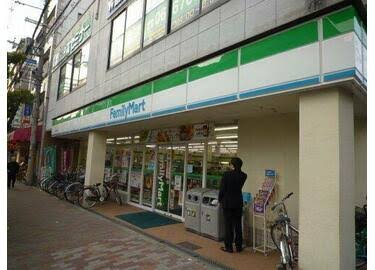 コンビニ　ファミリーマート（コンビニ）まで300m