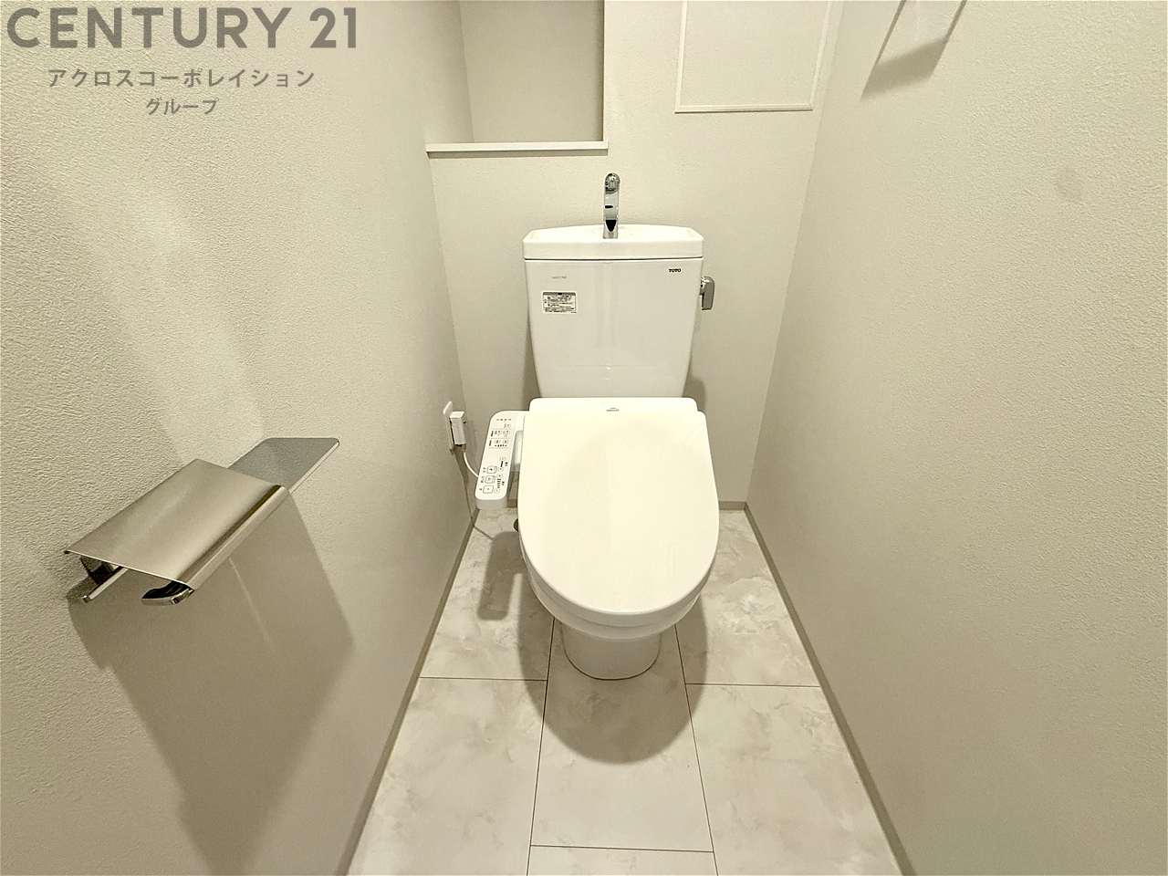トイレ　温水洗浄便座付きのトイレです♪