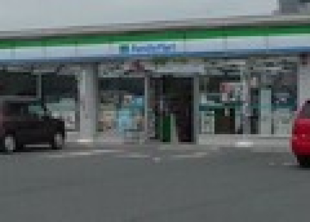 コンビニ　ファミリーマート（コンビニ）まで464m