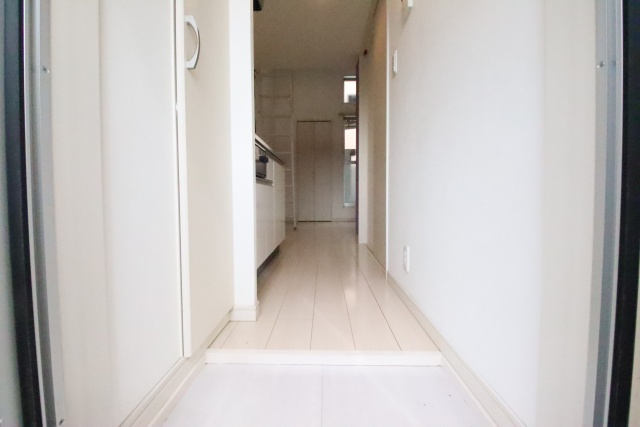 Housing Complex T2(ハウジンの玄関写真