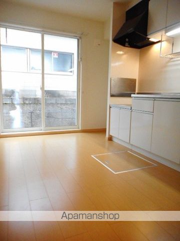 ＪＲ日豊本線 都城駅 徒歩19分 2階建 築14年の居間写真