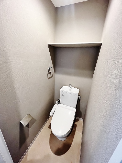 阪急京都線 淡路駅 徒歩8分 9階建 築8年のトイレ写真