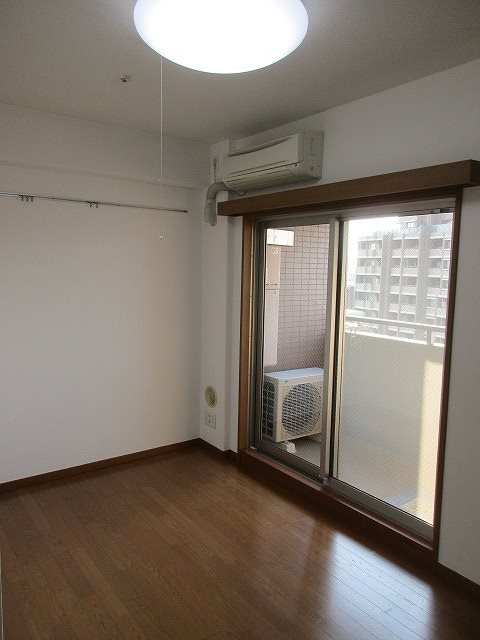 ステージファースト白山の居間写真