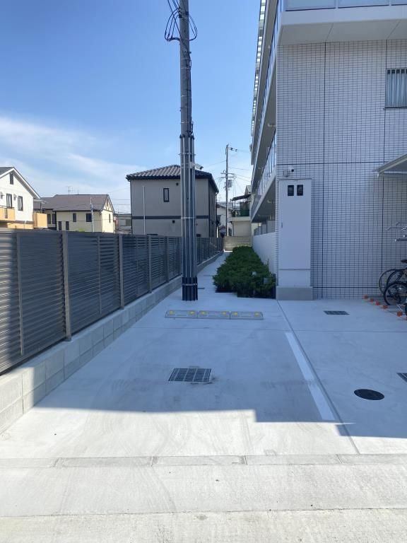 駐車場　ゆとりのあるロビーです