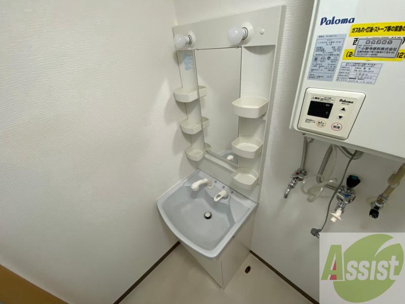 洗面設備　こちらに洗面台があります。朝の洗顔はこちらで。