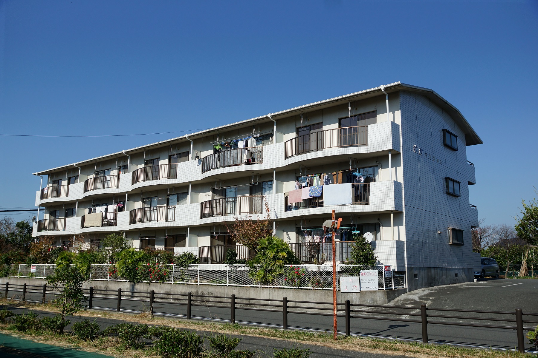 松村マンションの建物外観