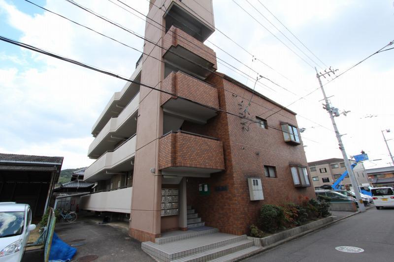 高松市郷東町のマンションの建物外観