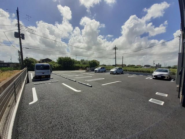 【神栖市深芝のアパートの駐車場】