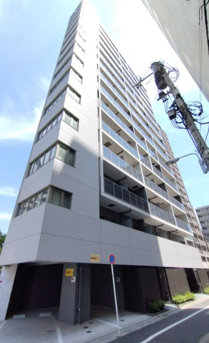 台東区竜泉のマンションの建物外観