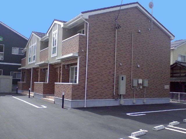 新潟市秋葉区東島のアパートの建物外観