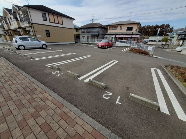 【柴田郡柴田町東船迫のアパートの駐車場】