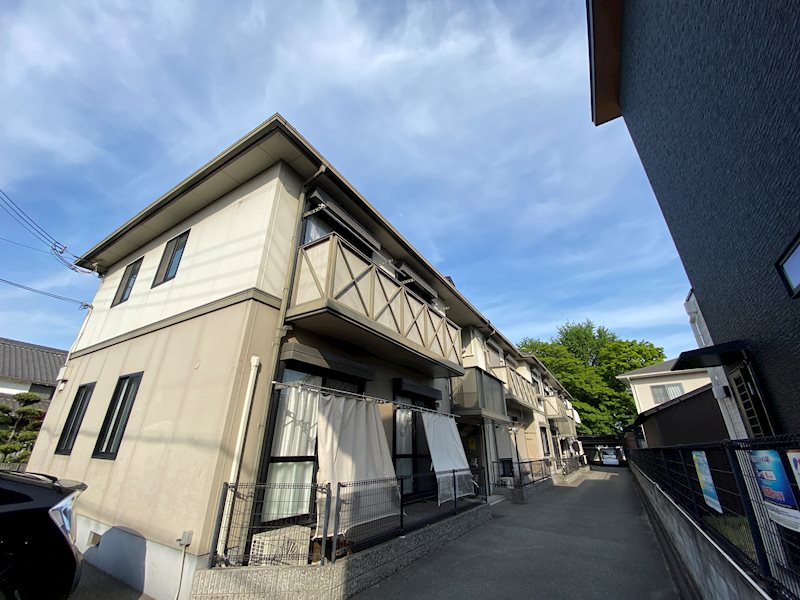 姫路市飾磨区英賀東町のアパートの建物外観