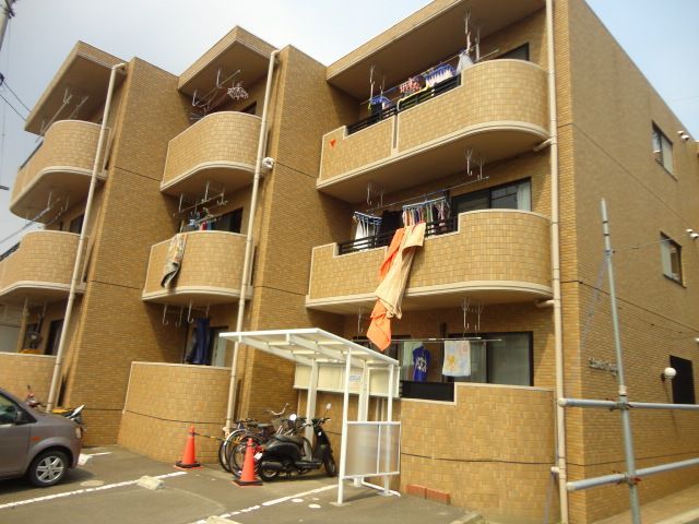 宮城郡七ヶ浜町遠山のマンションの建物外観