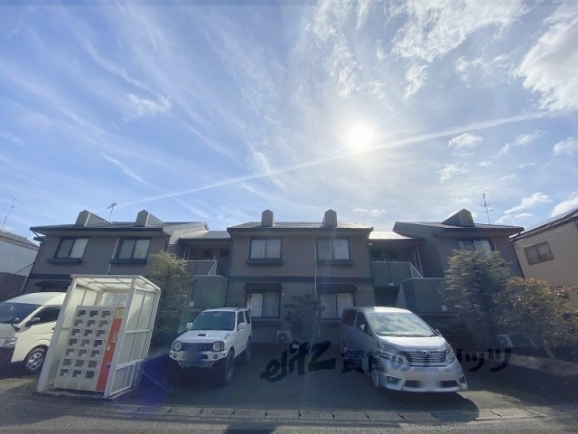 京都市北区西賀茂山ノ森町のアパートの建物外観