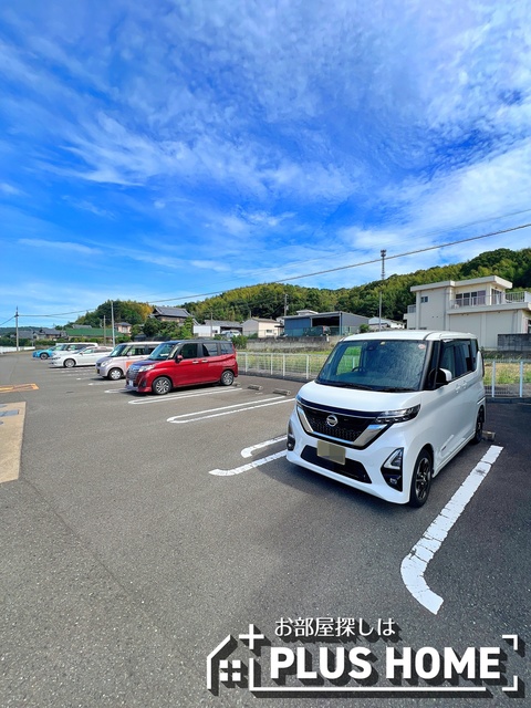 【和歌山市井戸のアパートの駐車場】