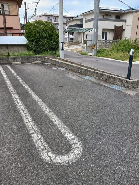 【岡山市東区西大寺浜のアパートの駐車場】