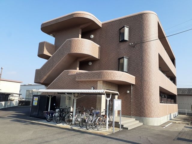 【エスティガーデンの建物外観】