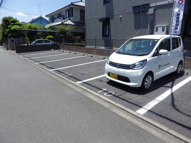 【ファミール豊田の駐車場】