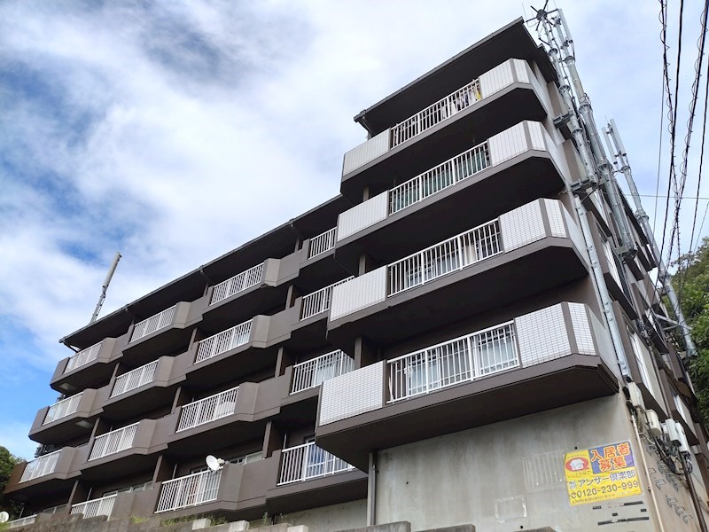 【北九州市門司区上本町のマンションの建物外観】