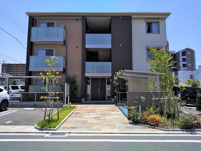 松山市南江戸のマンションの建物外観